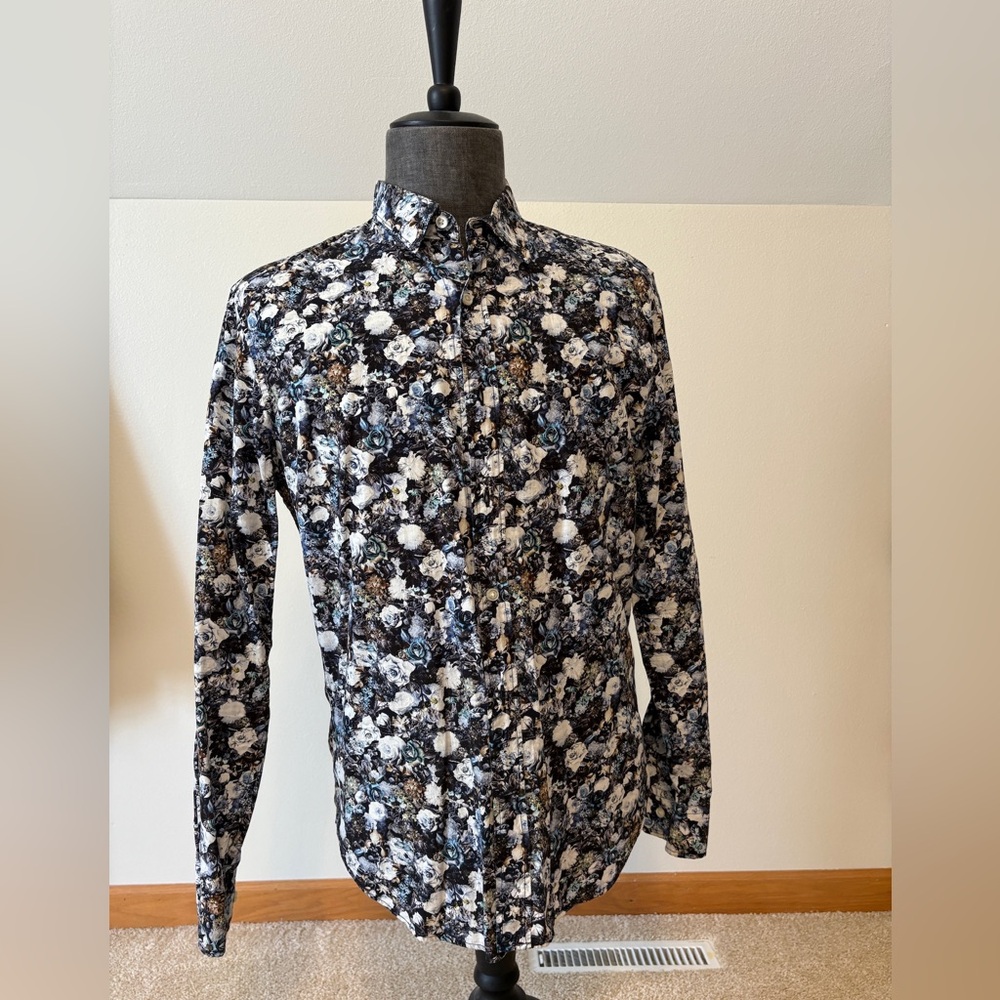 Banana Republic Black and Blue Floral Casual Button Down Shirt Medium